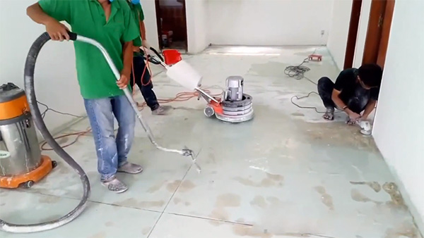 nhân viên phủ bóng sàn đá chuyên nghiệp giàu kinh nghiệm